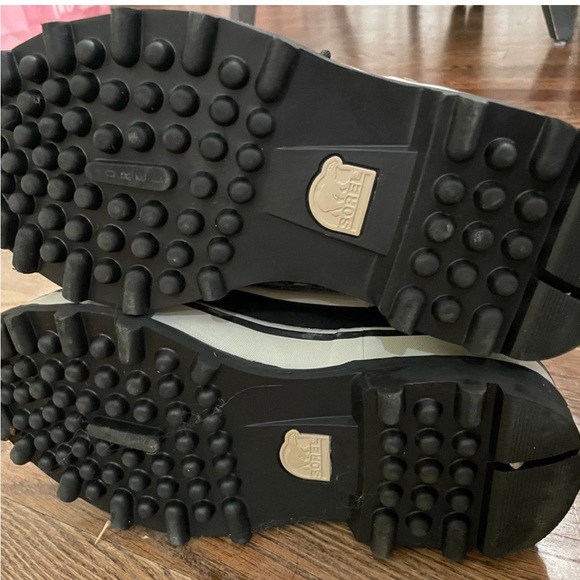 Sorel Winter Grey Caribou Boots - Picture 10 of 11